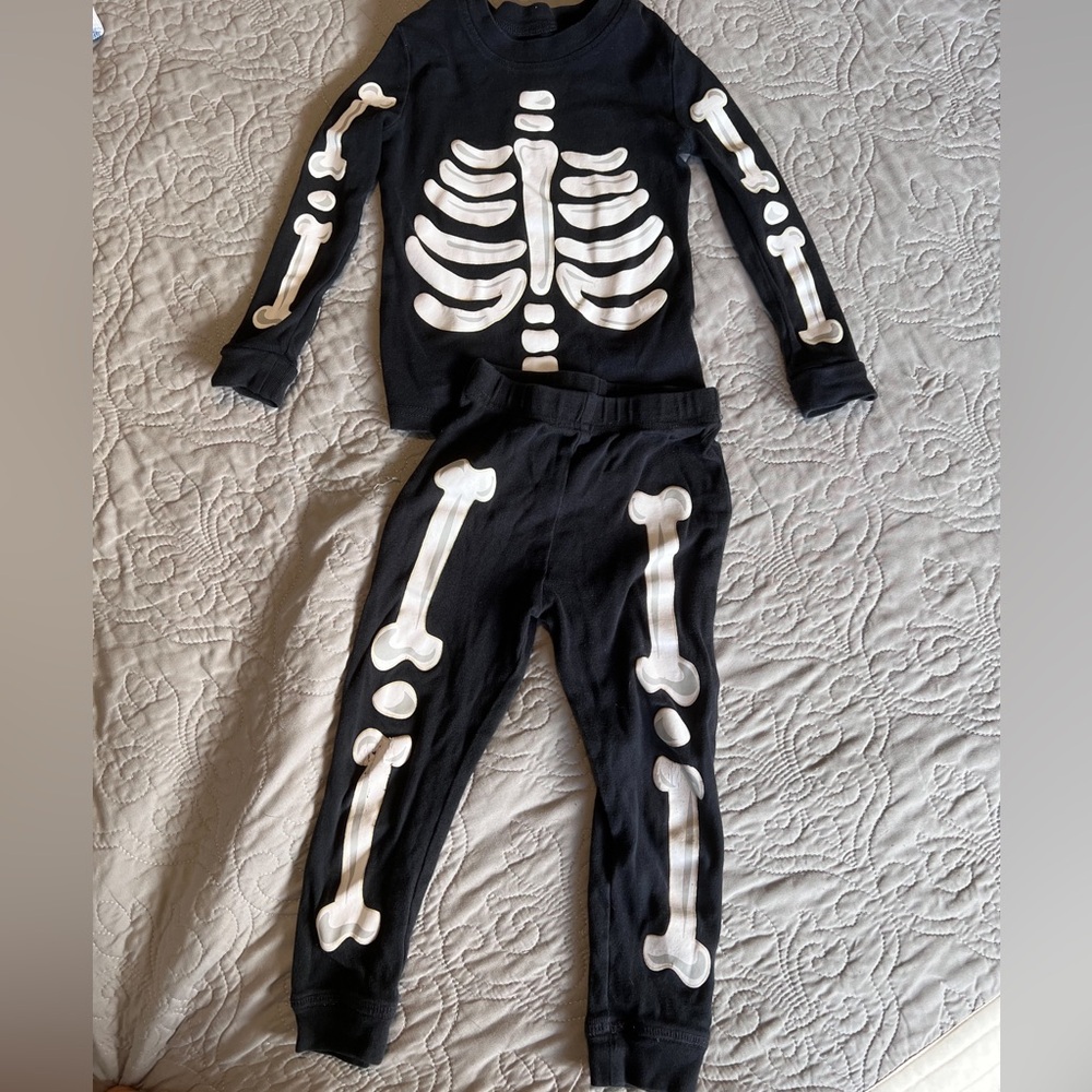 Komar Kids Black And white Skeleton Glow In The Dark Pajama Set Boys Size 3T